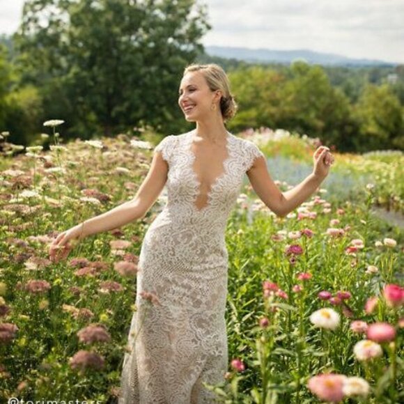 ✨ Size 2 Wtoo by Watters Philomene Lace Cap-Sleeve Wedding Gown ✨ - Picture 10 of 11